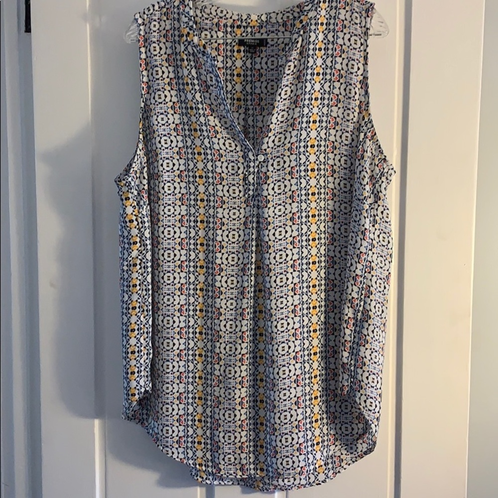 Sleeveless geometric print blouse